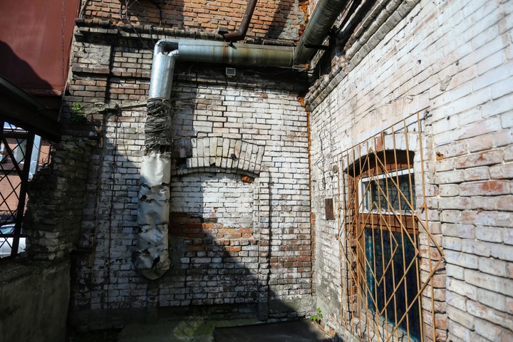Dist Photo 1