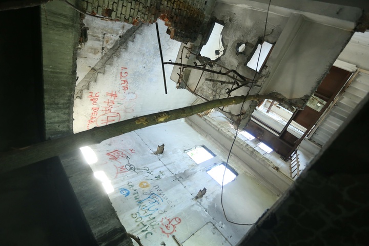 Dist Photo 1